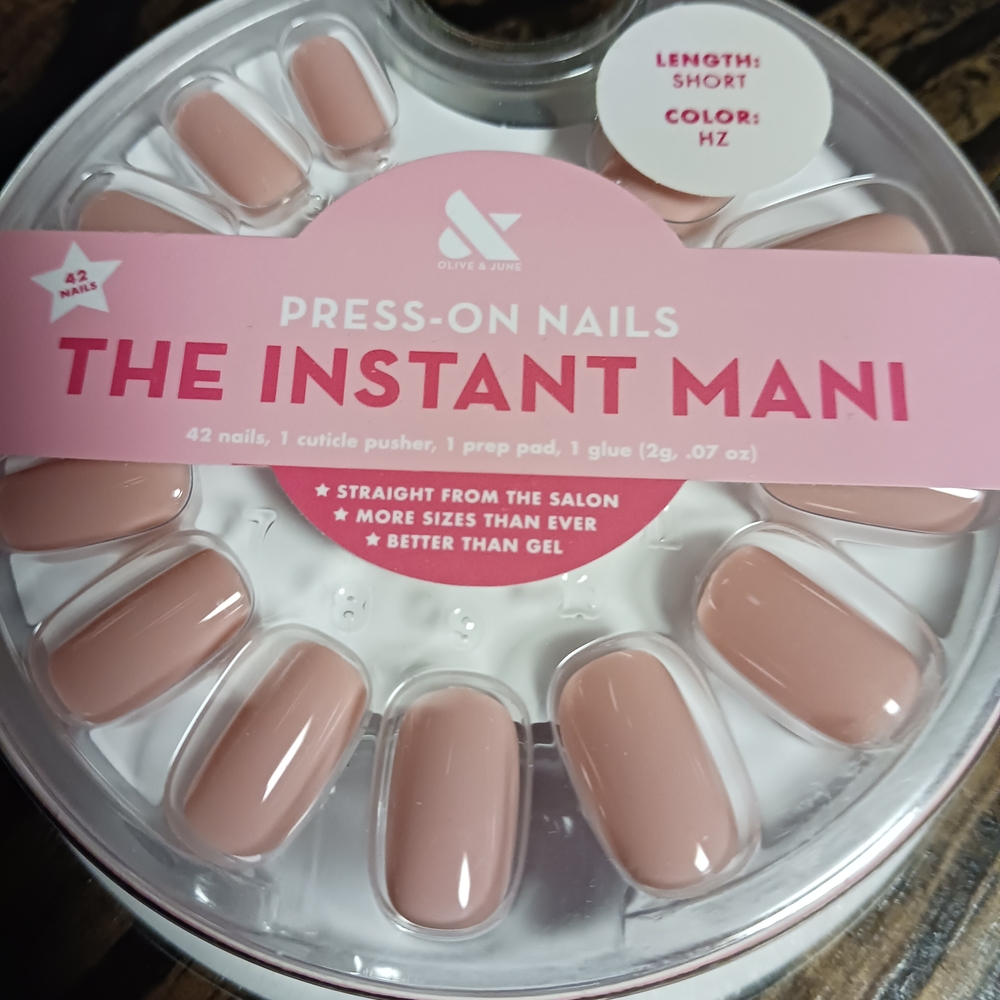 Olive and June, The Instant Mani Press-On Nails - Short HZ